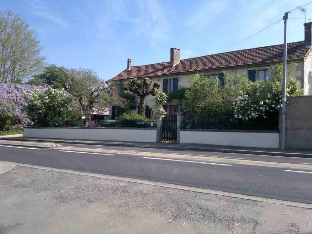 La Maison Jaune Bed and Breakfast Bouresse Eksteriør billede