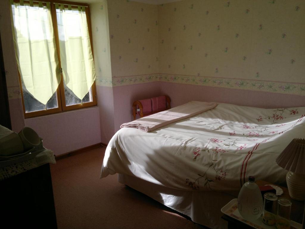 La Maison Jaune Bed and Breakfast Bouresse Værelse billede